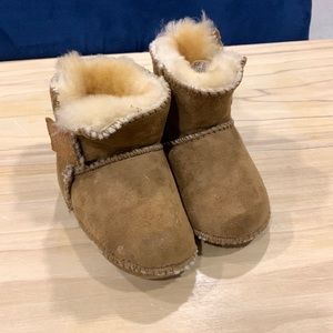Fuzzy size 4 Minnetonka slippers